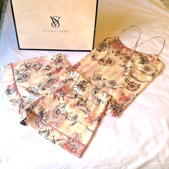 Victoria's Secret Other - 🌸 Victoria Secret Sleep Wear Shorts Set 🌸